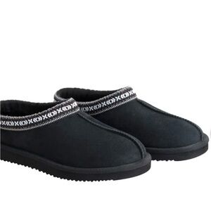 Unisex Men Or Women Kirklands Black Slippers with White Trim